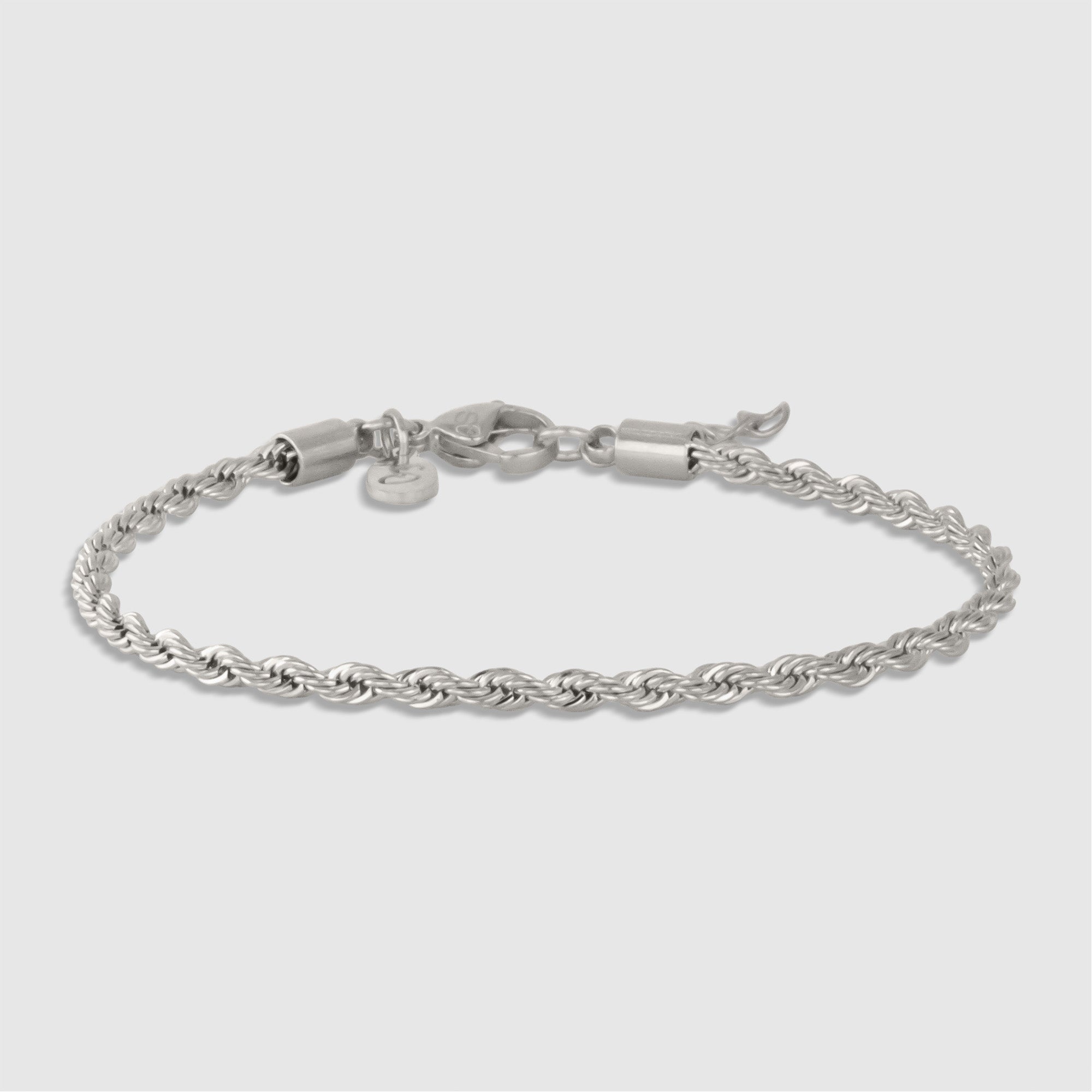 Silberfarbenes Rope-Armband aus 316L Edelstahl mit einem Gewicht von 4,9 g.