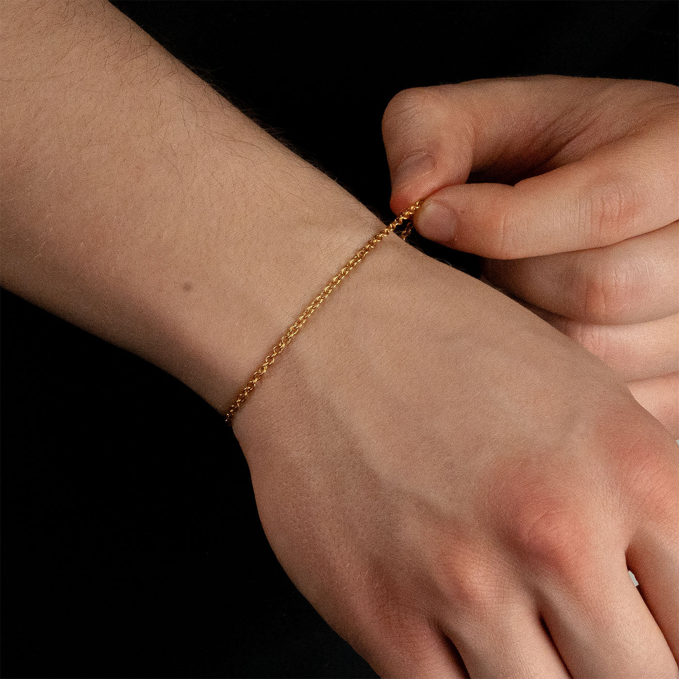 CABLE ARMBAND (GOLD) 2MM