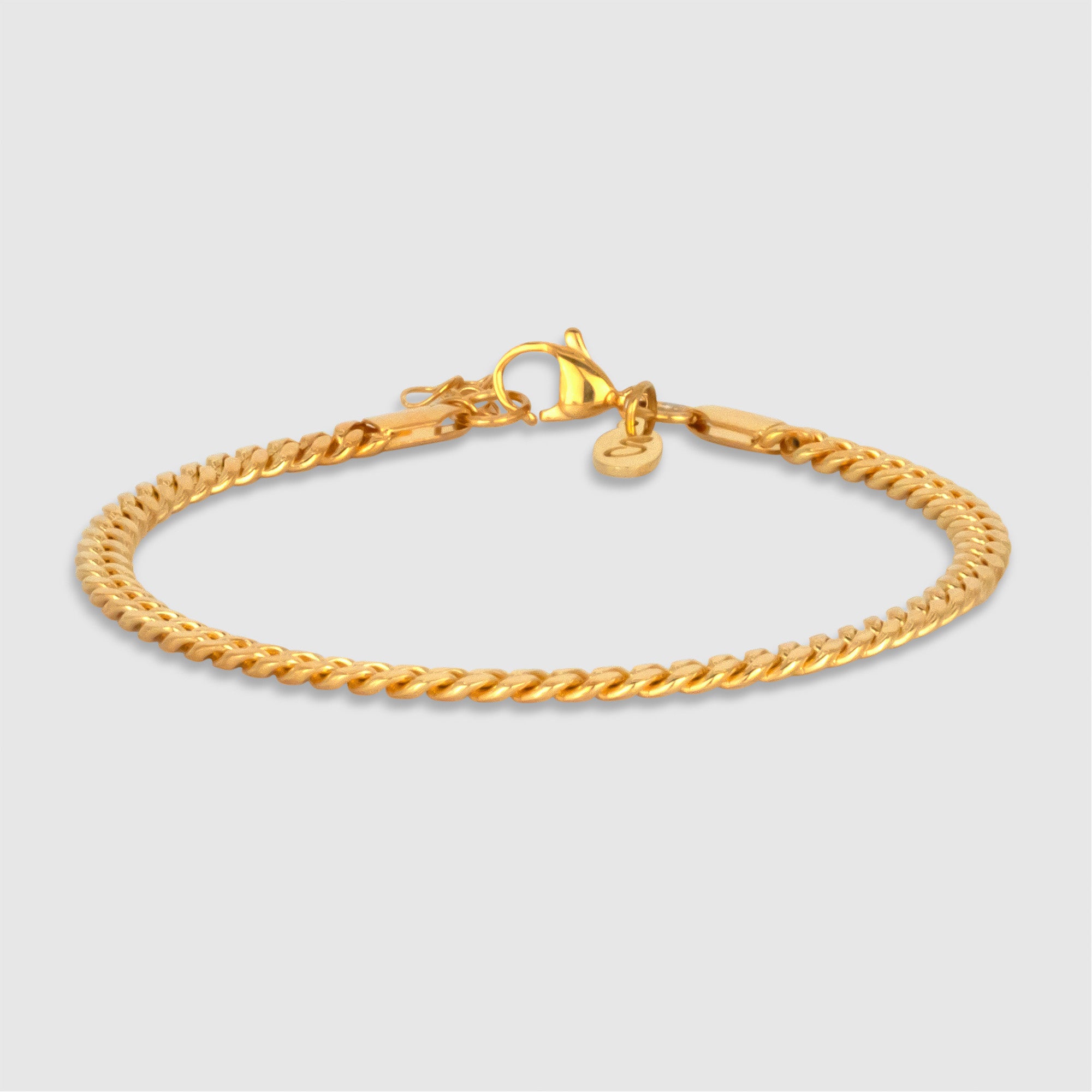 Goldfarbendes Cuban-Armband aus 316L Edelstahl mit einem Gewicht von 6,3 g.