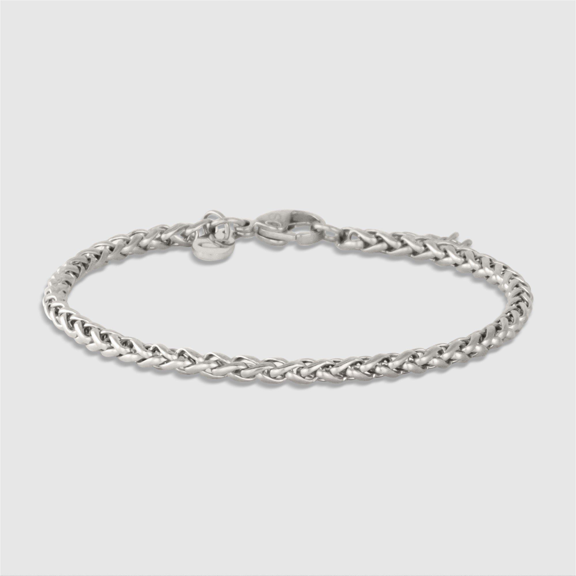 Silberfarbendes Wheat-Armband aus 316L Edelstahl mit einem Gewicht von 5,1 g.