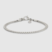 Silberfarbendes Cuban-Armband aus 316L Edelstahl mit einem Gewicht von 6,3 g.